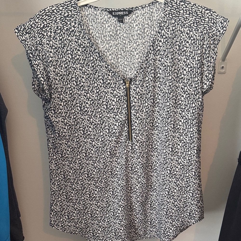 Express Women's Monochrome Zip-Front Blouse